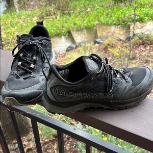 La Sportiva Black trail runners Jackal 2